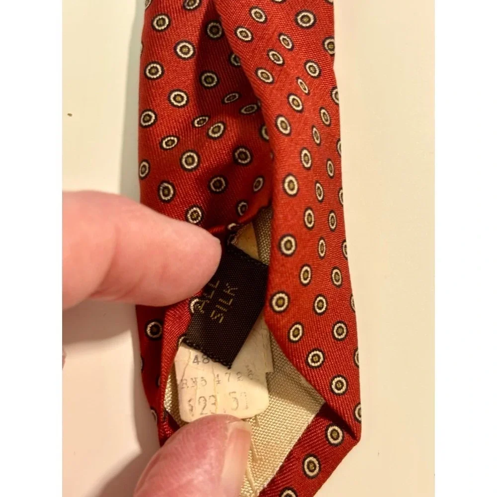 Vintage Tom James Mens Silk Tie‎ Red Geometric Medallion 56 In. Dapper Sartorial